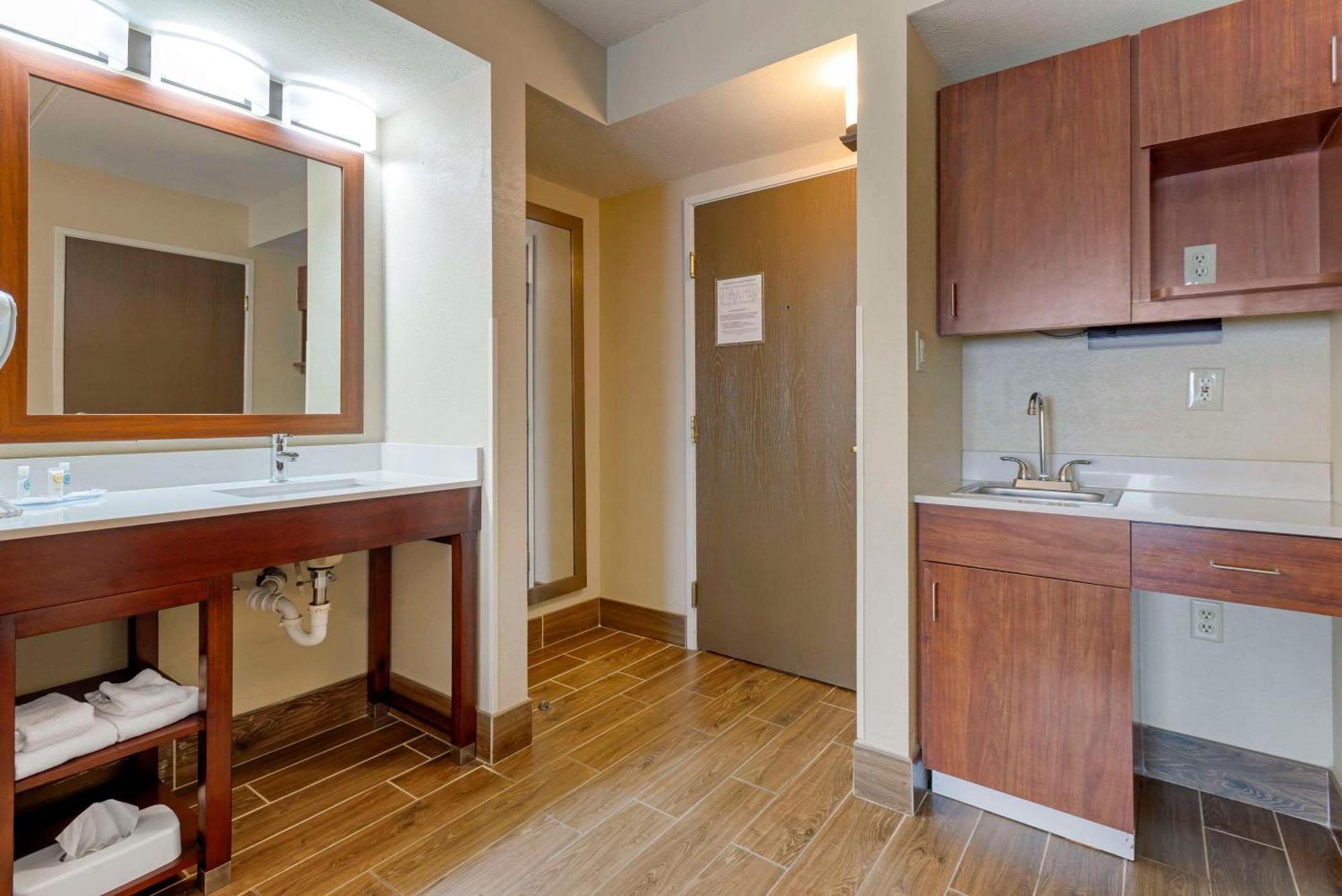 Comfort Inn & Suites Wilkes Barre - Arena Luaran gambar